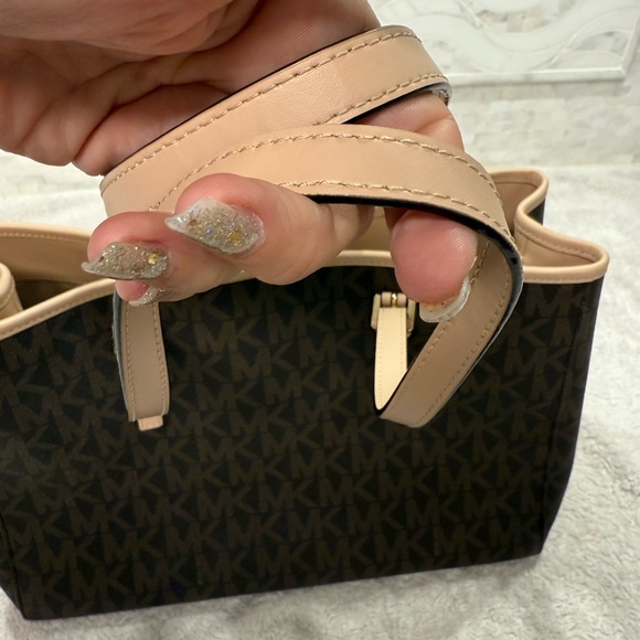 EUC Michael Kors Brown Signature Tote Bag - Picture 5 of 11